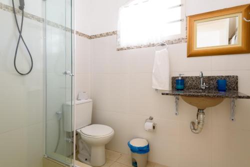 Bilik mandi di Village Itaúna Inn - Casas de Temporada para Famílias