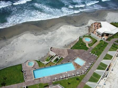 Πισίνα στο ή κοντά στο 'Luxury Oceanfront Penthouse with Pools, Jacuzzis and Spectacular Ocean Views'
