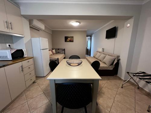 Fotografie z fotogalerie ubytování PanDora Apartments v destinaci Moúdhros