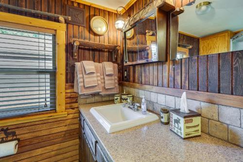 uma casa de banho com um lavatório e paredes de madeira em Pet-Friendly Grove Vacation Rental with Boat Dock! em Grove