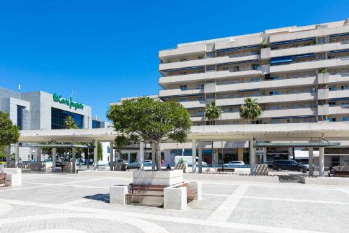 MARBELLA HOME RENTALS - Marina Banus, Puerto Banus, 2BR Apartment, parking & pool