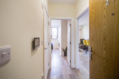 Dapur atau dapur kecil di Hybrid Resi - London, Sutton with onsite car parking
