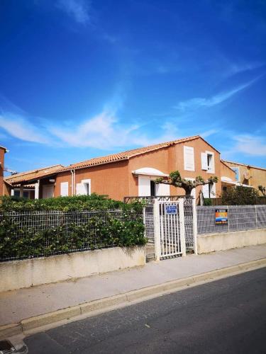 Maison 100m de la plage avec parking securise plus fibre optique internet