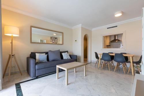 MARBELLA HOME RENTALS - Marina Banus, Puerto Banus, 2BR Terrace, parking & pool
