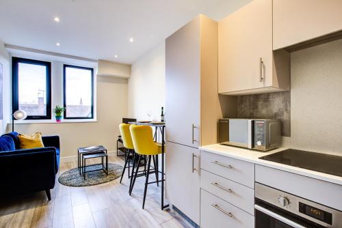 Dapur atau dapur kecil di Hybrid Resi - London, Sutton with onsite car parking
