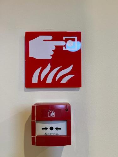 a red box on a wall with a picture of a person taking a picture at Cà Dei Barcaroli in Mestre