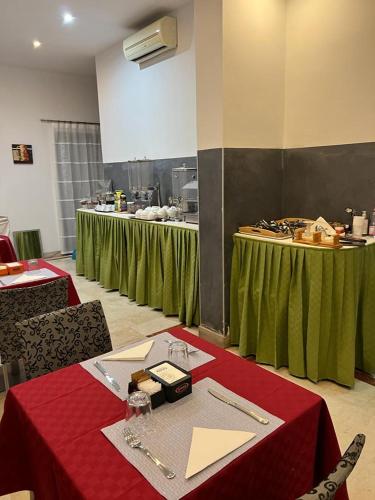 a group of tables with green table cloths in a room at Cà Dei Barcaroli in Mestre
