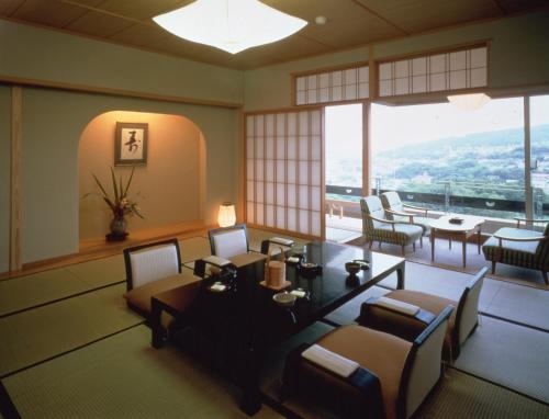青山 やまとにあるシーティングエリア