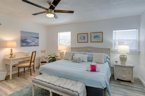 Katil atau katil-katil dalam bilik di Seminole Vacation Rental with Heated Pool!