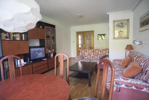 UN JARDIN EN LA CIUDAD aire acondicionado y super terraza en el centro By Apartamentos con aire acondicionado Logroño