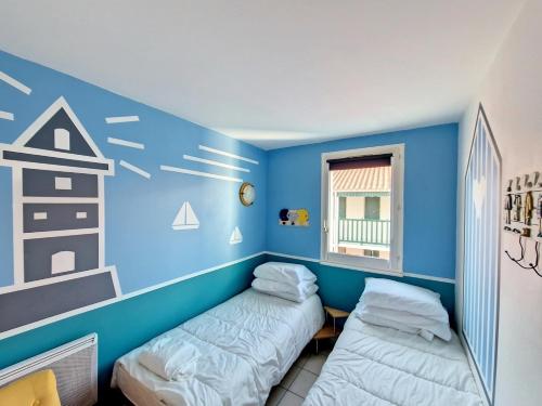 Een bed of bedden in een kamer bij Appartement idéalement situé dans Port Bourgenay