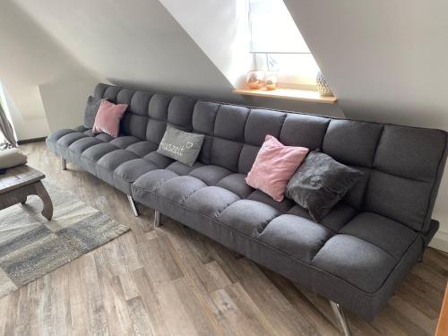 a couch with pillows on it in a living room at Ferienwohnung Auszeit in Bad Kreuznach