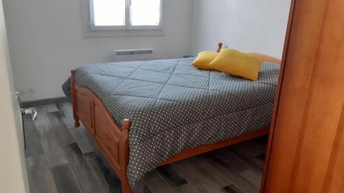 Postel nebo postele na pokoji v ubytování La petite maison a Mamy La Cotiniere