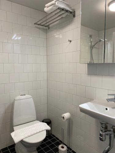 Ένα μπάνιο στο Magnolia House Sollentuna