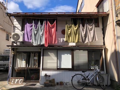 a house with a bunch of clothes hanging on the window at iro - Vacation STAY 15671v in Sado