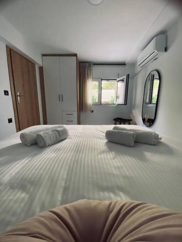 Ένα ή περισσότερα κρεβάτια σε δωμάτιο στο BarKon apartment