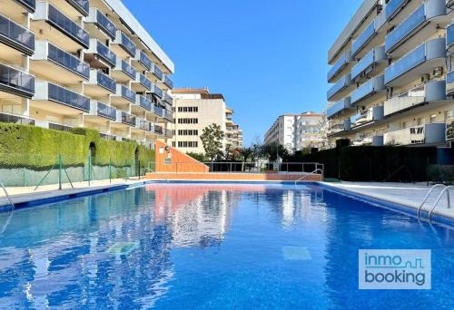 Nova Pineda , climatizado , piscina y a 230m de la playa.