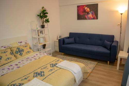 Khu vực ghế ngồi tại RAINBOW Blue free parking - zona spital recuperare Iași