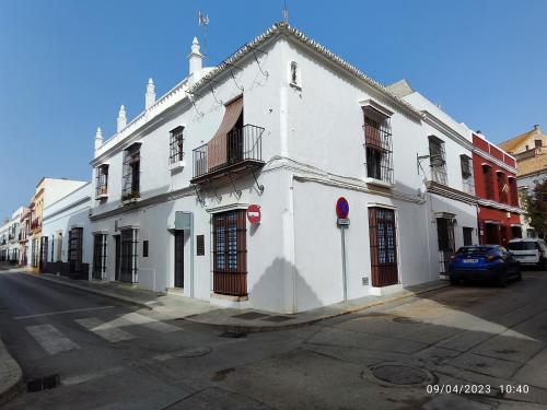 a white building on the side of a street at La Casa de Albahr in Chipiona