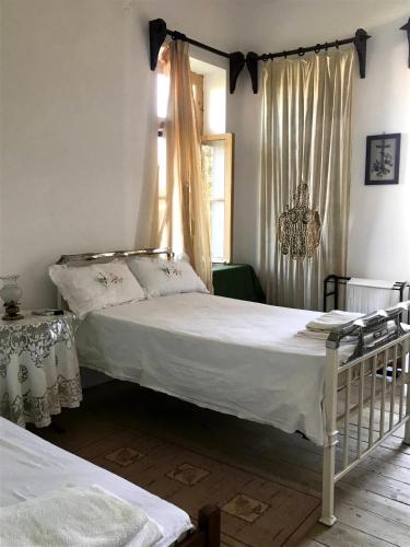 a bedroom with two beds and a window at Villa Elli 
