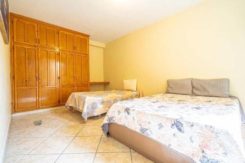 Ένα ή περισσότερα κρεβάτια σε δωμάτιο στο Condo 5 in San Felipe Just Steps to the Beach Near the Malecon