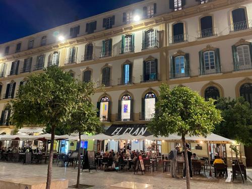 Picasso's Deluxe Puerta Verde