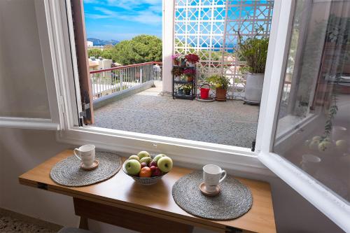 Zoumperi Nea Makri 4-5 guest apt big balconies 5 min to beach