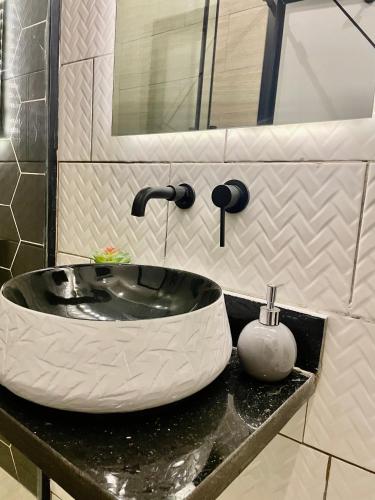 Un baño de Morak homes - Smart luxury 4-bed with private swimming pool, PS5, snooker, mini gym in reserved secured estate