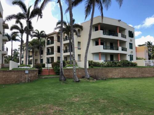 Κήπος έξω από το 1st Level Unit Steps to Beach- Cold Air Conditioner at Poza del Mar Luquillo