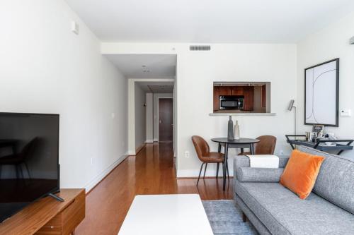 Część wypoczynkowa w obiekcie Foggy Bottom 1BR w Gym nr GWU Metro WDC-226