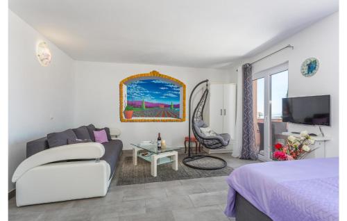 a living room with a couch and a tv at Stunning Apartment In Stara Baska in Stara Baška