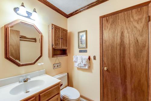 Ванна кімната в Willow Creek, 2 Bedrooms, Pool Table, WiFi, Hot Tub, Sleeps 6