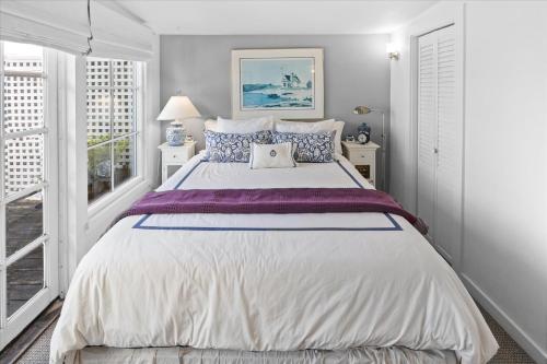 Postel nebo postele na pokoji v ubytování Fishermans Cottage - Sand Dunes Walk to Ocean