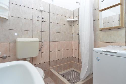 Apartments with parking space Valbandon, Fazana - 20706