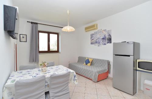 Apartments with parking space Valbandon, Fazana - 20706