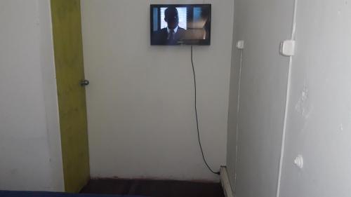 a room with a picture of a man on the wall at Hostería Residencial Santa Rosa in Los Andes