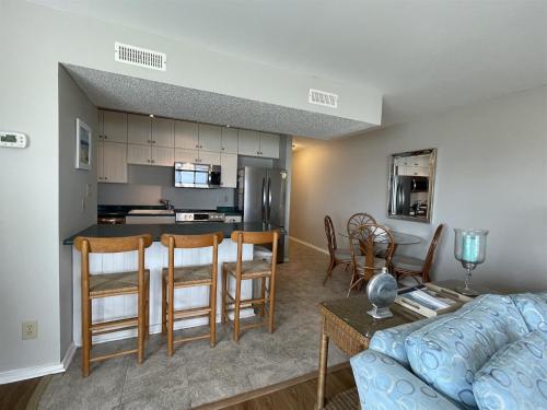 Η κουζίνα ή μικρή κουζίνα στο NC 12 56358-7 SW Condo