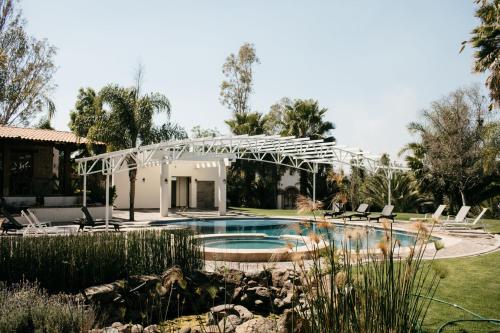 Der Swimmingpool an oder in der Nähe von Montelago Cabañas & Resort