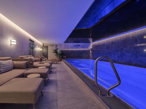 Πισίνα στο ή κοντά στο Adina Apartment Hotel Wiesbaden