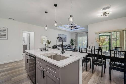 a kitchen with a sink and a dining room at Beautiful family vacation house in Rotunda-West