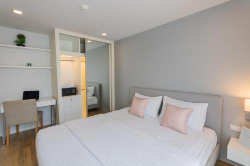 Ένα ή περισσότερα κρεβάτια σε δωμάτιο στο United Residence Ekamai Bangkok