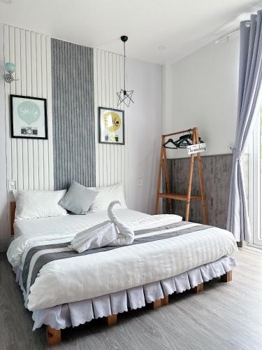 a bedroom with a large bed in a room at Sele House in Ha Tien