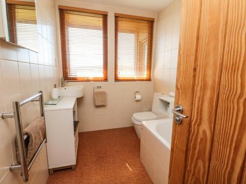 a bathroom with a toilet and a sink and a tub at Balvaig in Pitlochry