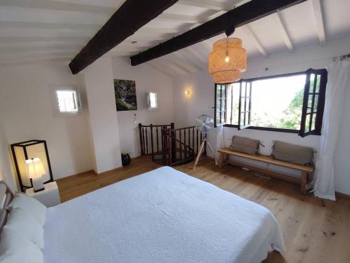 Posteľ alebo postele v izbe v ubytovaní Superbe maison avec 3 chambres, climatisation et barbecues à 1km de la mer - FR-1-726-1