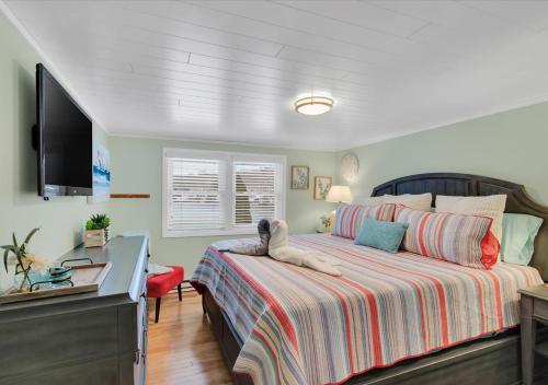 a bedroom with a bed and a flat screen tv at Sunset Cove in East Hampton