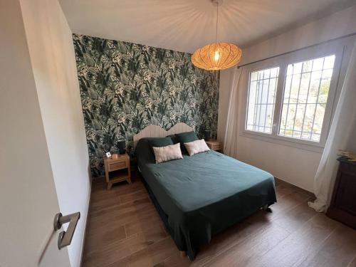 Posteľ alebo postele v izbe v ubytovaní Maison rénovée 3 chambres près plage, clim, internet - FR-1-726-5