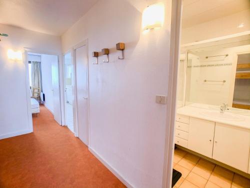 Kúpeľňa v ubytovaní Appartement lumineux · Proche des pistes · Balcon · Animal admis - FR-1-502-494