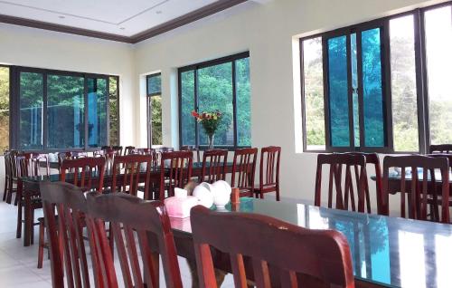 Daisy Hotel Tam Daoにあるレストランまたは飲食店