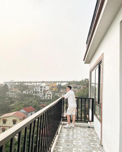 Daisy Hotel Tam Daoにあるバルコニーまたはテラス