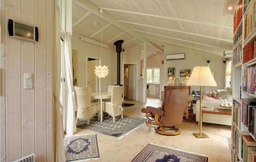 Posezení v ubytování Gorgeous Home In Vggerlse With Sauna